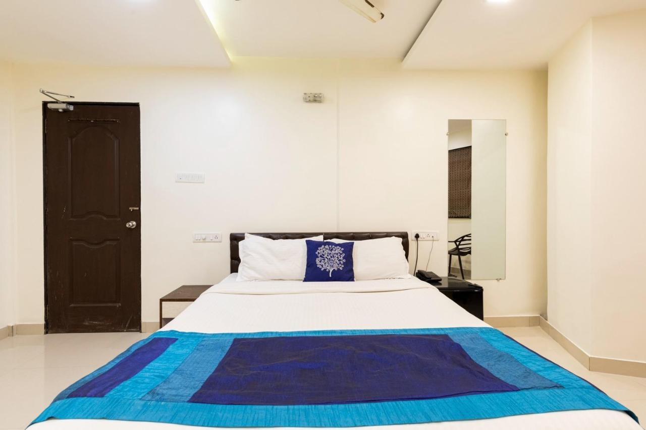 Hotel Girgoan Palace Βομβάη Εξωτερικό φωτογραφία